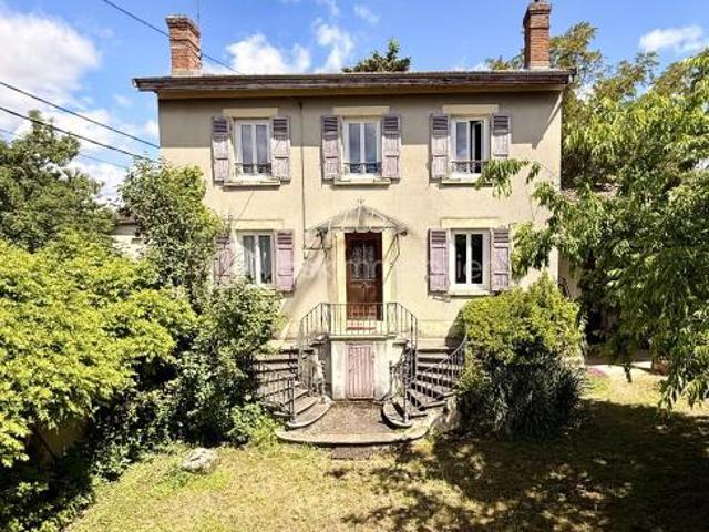 Maison d'exception avec terrain et dépendances