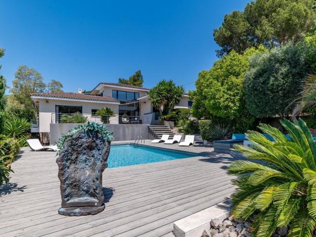 Maison d'exception de 181 m2 avec piscine et garage de 79 m² 180m² Balaruc les Bains