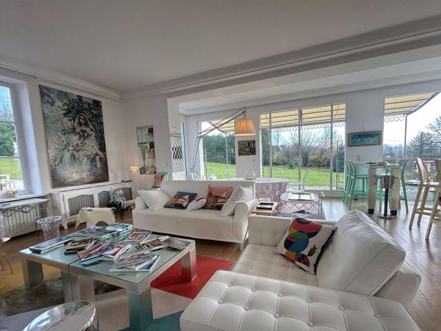 MAISON D'EXCEPTION SEDAN