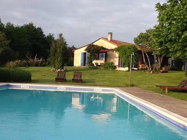 Maison de 3 chambres avec grand jardin et belle piscine 166m² Saint Privat en Périgord
