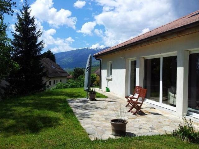 Maison de 3 chambres de luxe en location à Péron, France