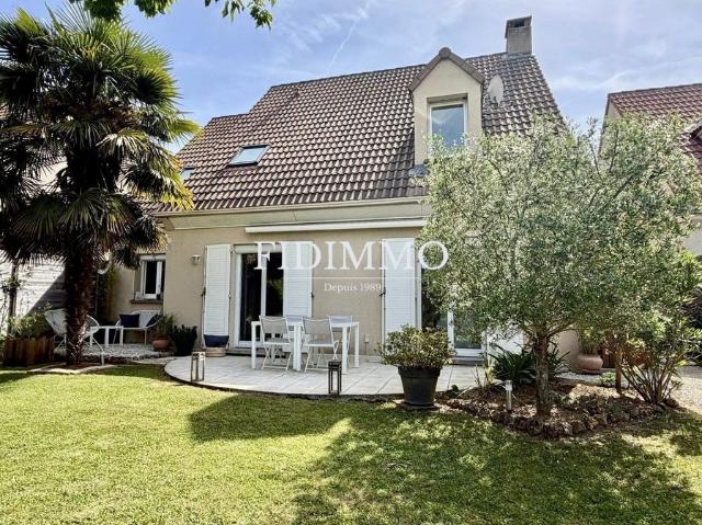 Maison de 3 chambres de luxe en vente à Chennevières sur Marne, France