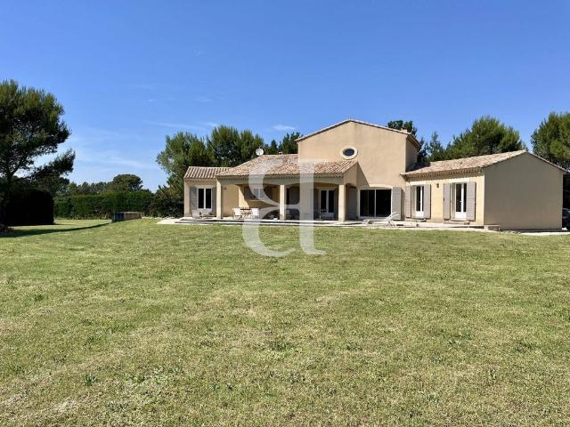 Maison de 3 chambres de luxe en vente à Boulbon, France