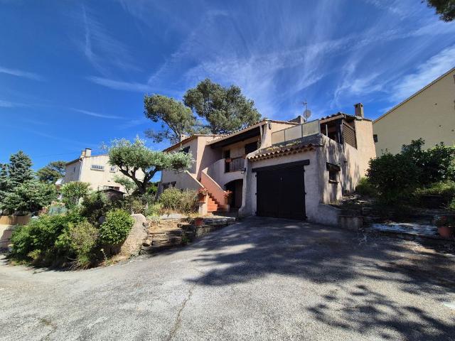 Maison de 3 chambres de luxe en vente à Hyères, France