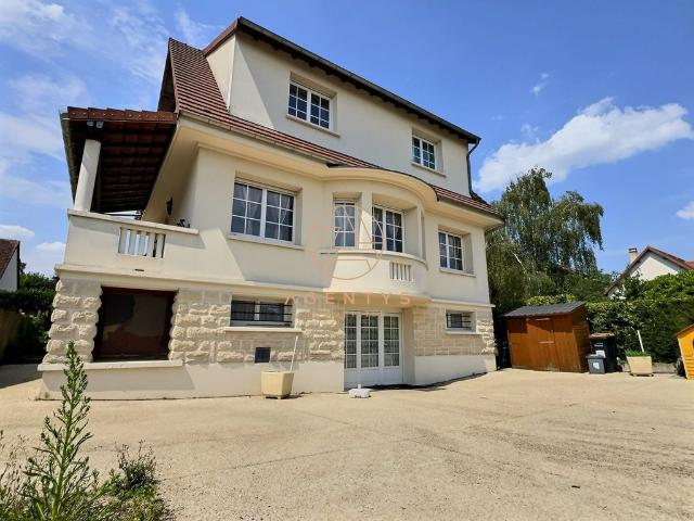 Maison de 3 chambres de luxe en vente à Le Plessis Trévise, France