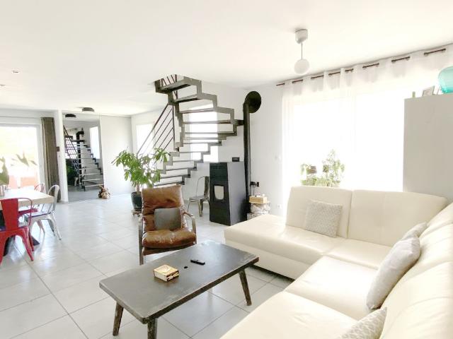 Maison de 3 chambres de luxe en vente à Les Chères, France