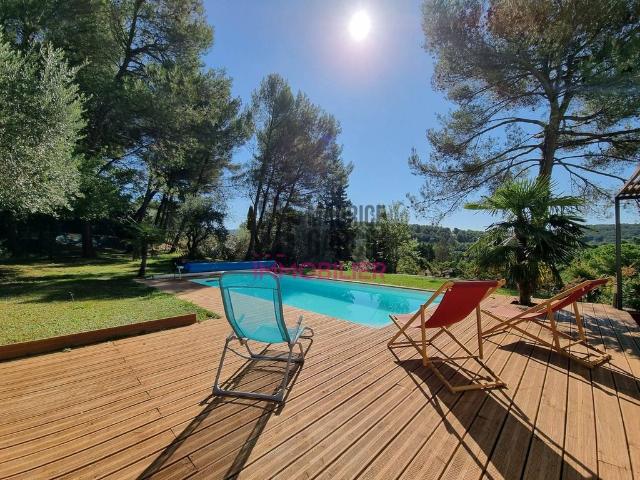 Maison de 5 pièces de luxe en vente à Pernes les Fontaines, France