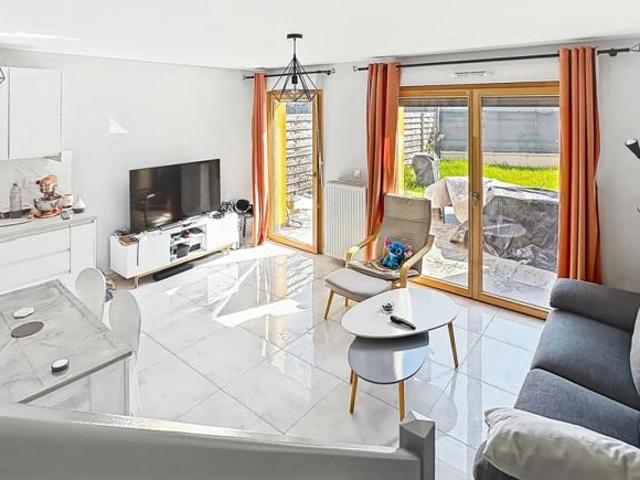 Maison moderne avec jardin à Bussy Saint Georges