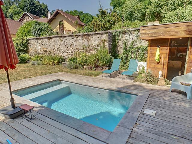 maison de 100m2 et 300m2 de terrain