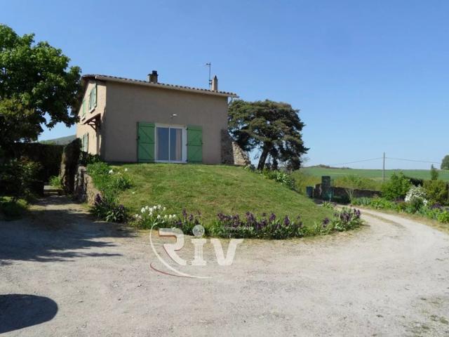 Maison rénovée de 101.59 m² VERIN