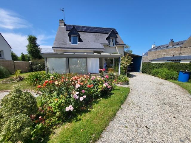 Maison de 101.52 m² plus une véranda de 14.50m² sur jardin clos de 552 m², 4 chambres. plages et commerces à pied