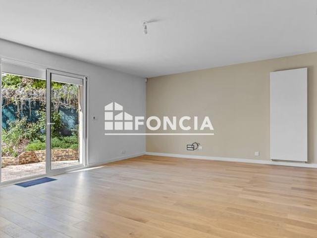 Maison de 102m2 en plein coeur du quartier de Balizy Gravigny, refaite totalement à neuf, séjour avec cuisine ouverte aménagée, WC séparé, grand