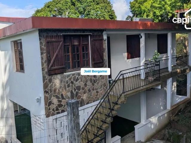 Maison de 10 pièces à vendre au Marigot 97225 proche du centre ville