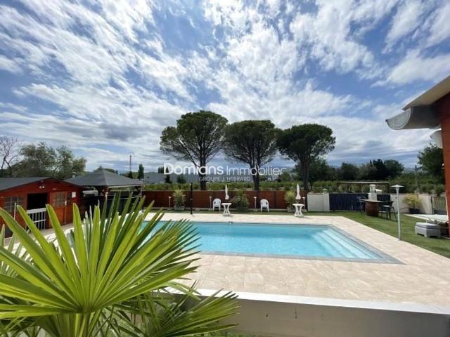 Maison de 10 pièces de luxe en vente à Thuir, Occitanie