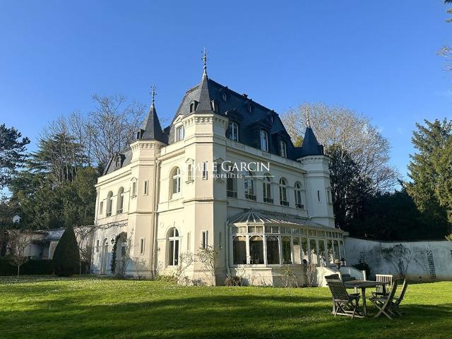 Maison de 10 pièces de luxe en vente à Ville d'Avray, France