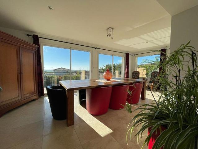 Maison de 10 pièces de luxe en vente à Autignac, Occitanie