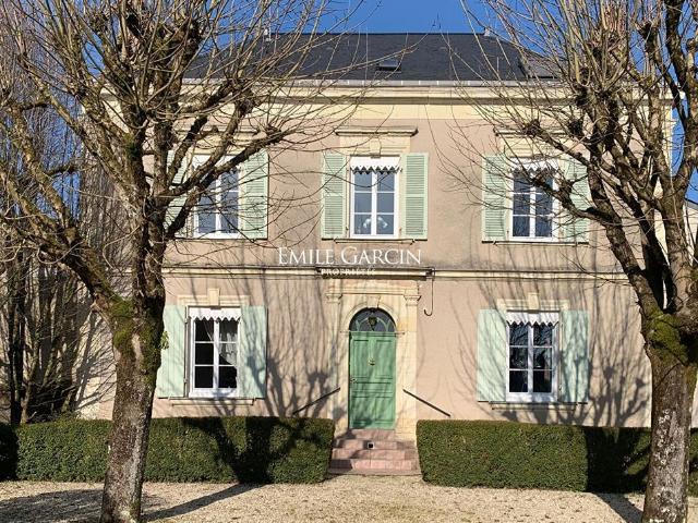 Maison de 10 pièces de luxe en vente à Château Gontier, France