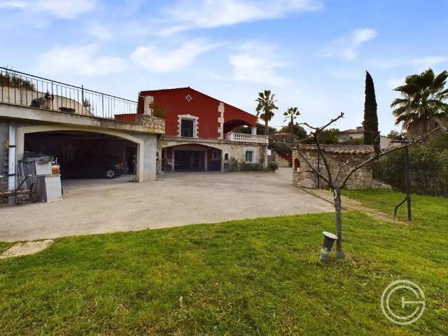 Maison de 10 pièces de luxe en vente à Contes, Provence Alpes Côte d'Azur