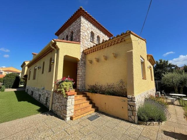 Maison de 10 pièces de luxe en vente à Elne, Occitanie
