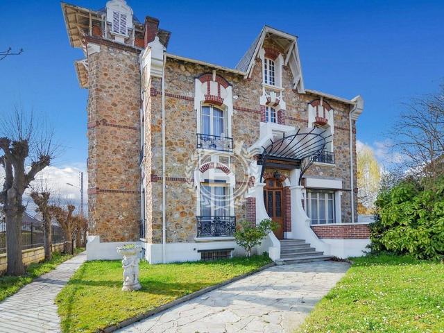 Maison de 10 pièces de luxe en vente à Ermont, Île de France