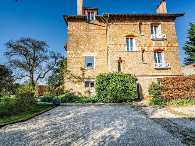 Maison de 10 pièces de luxe en vente à Gambais, Île de France