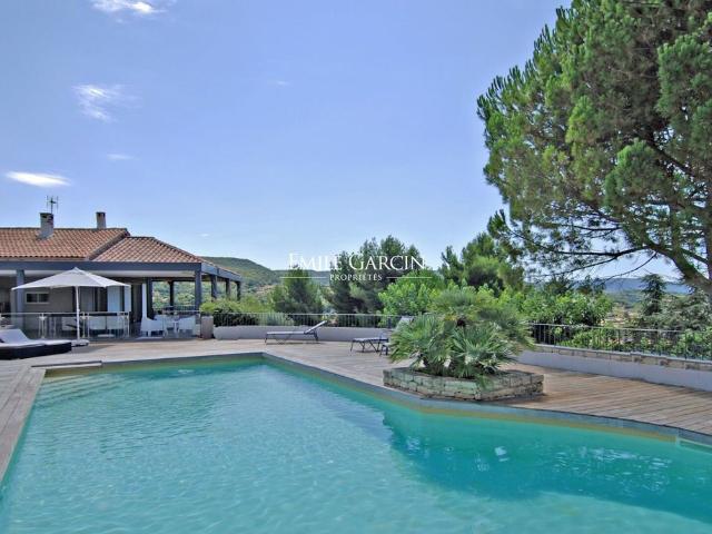 Maison de 10 pièces de luxe en vente à Gargas, Provence Alpes Côte d'Azur