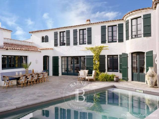 Maison de 10 pièces de luxe en vente à La Couarde sur Mer, France