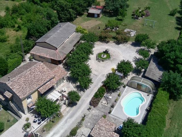 Maison de 10 pièces de luxe en vente à La Garde Adhémar, France