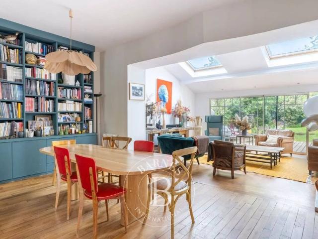 Maison de 10 pièces de luxe en vente à Le Chesnay, Île de France