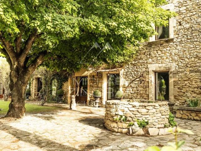 Maison de 10 pièces de luxe en vente à L'Isle sur la Sorgue, France
