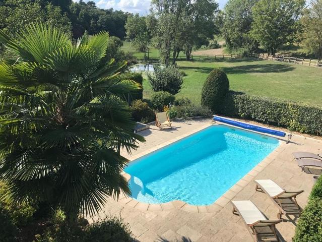 Maison de 10 pièces de luxe en vente à Mensignac, France