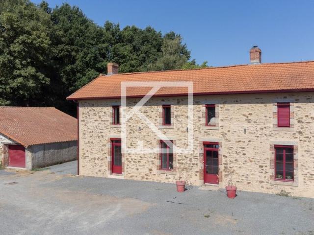 Maison de 10 pièces de luxe en vente à Mesnard la Barotière, France
