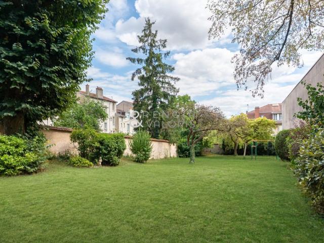 Maison de 10 pièces de luxe en vente à Nancy, France
