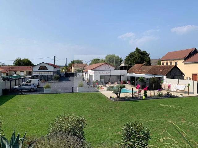 Maison de 10 pièces de luxe en vente à Orleix, Occitanie