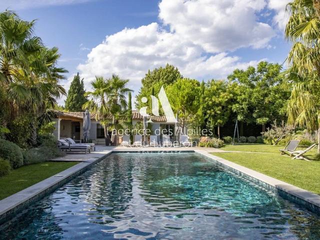 Maison de 10 pièces de luxe en vente à Paradou, Provence Alpes Côte d'Azur