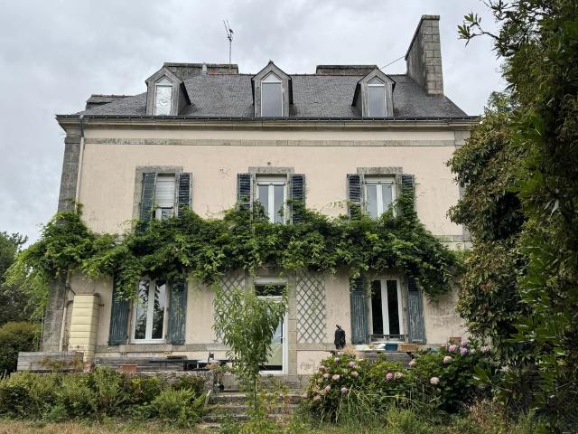 Maison de 10 pièces de luxe en vente à Pontivy, Bretagne