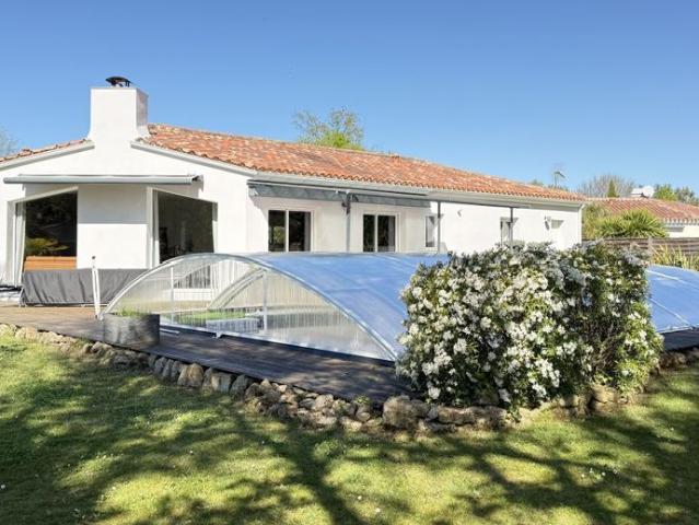 Maison de 10 pièces de luxe en vente à Sainte Foy, Pays de la Loire