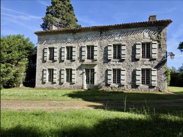 Maison de 10 pièces de luxe en vente à Sauvagnas, France