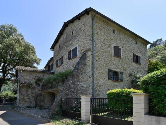 Maison de 10 pièces de 197 m² à Saint Florent sur Auzonnet