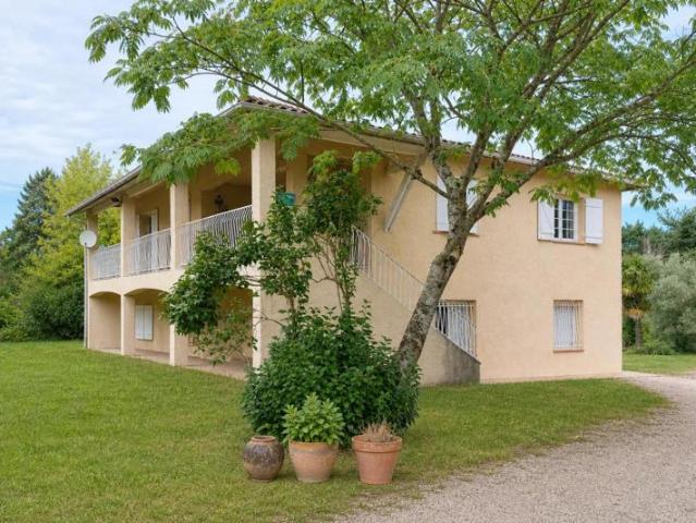 Maison de 10 pièces de 222 m² à Saint Etienne de Tulmont