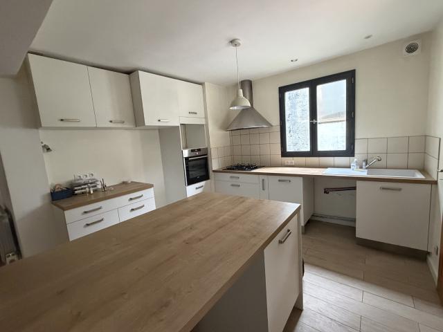 Maison de 114 m2 avec garage a côté du tram