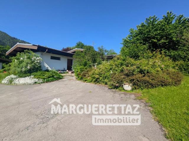 Maison de 115m² avec dépendances et garages 2400m² terrain St Jeoire