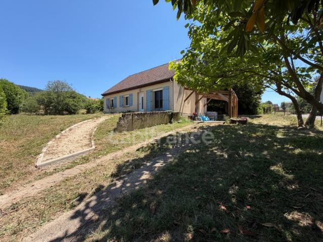 MAISON DE 110 M2, TERRAIN CLOS ET ARBORÉ 1000 M2, 4 CHAMBRES, 1 BUREAU, TOUT À L'ÉGOUT, FIBRE OPTIQUE, TF 615, DOUBLE VITRAGE PVC + VR ÉLECTRIQUE + MOUSTIQUAIRES
