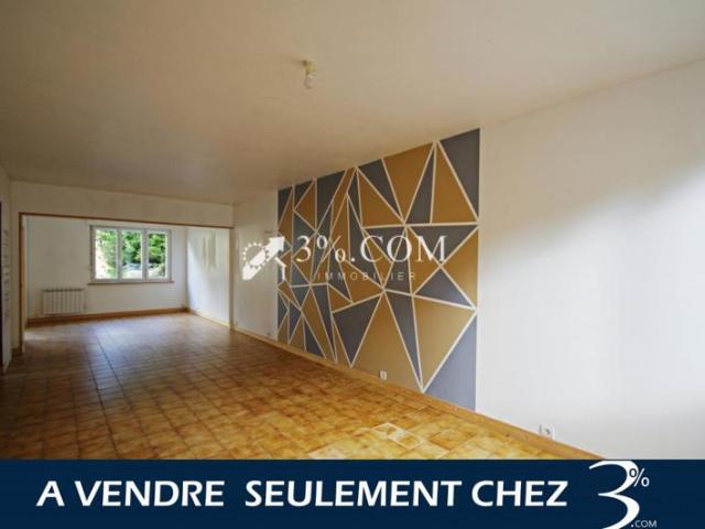 Maison de 110 m2, 6 pièces dont 3 CH, avec un jardin, garage