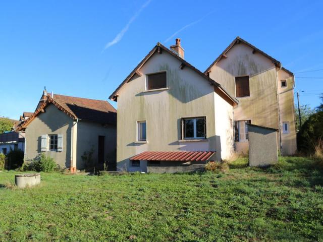 Maison de 110 m² à rafraîchir à vendre sur 1000 m² de terrai. 110m² Etang Sur Arroux