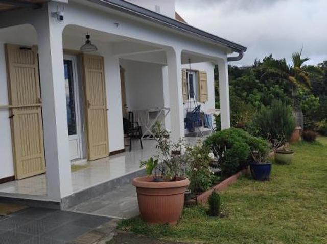 Maison de 110m² sur 800m² avec vue imprenable à St François