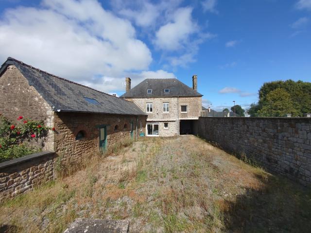 maison de 112m2 à LARCHAMP 3 chambres avec dépendance