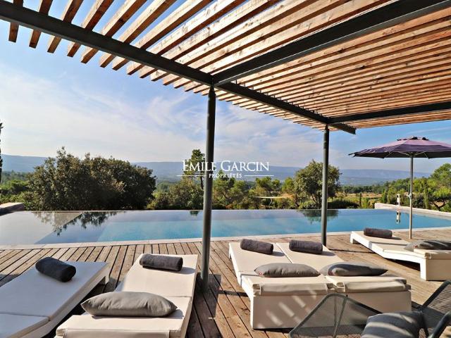 Maison de 11 pièces de luxe en location à Roussillon, Provence Alpes Côte d'Azur