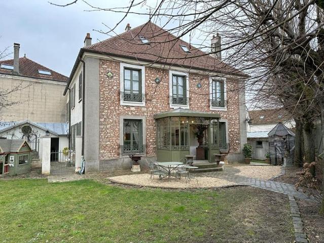 Maison de 11 pièces de luxe en vente à Brie Comte Robert, Île de France
