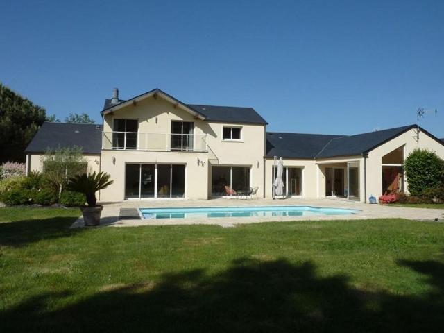Maison de 11 pièces de luxe en vente à Cholet, France